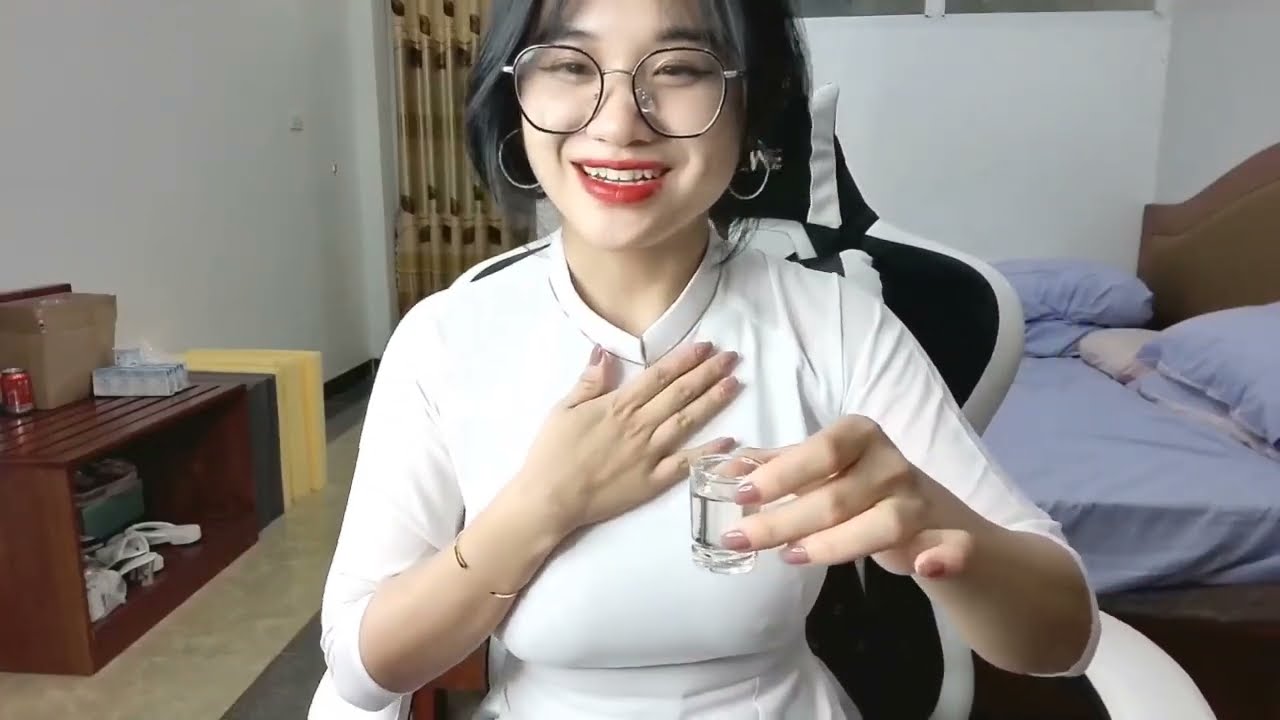 Anna Gấu 33 Người phụ nữ bị lộ clip nóng trong buổi livestream