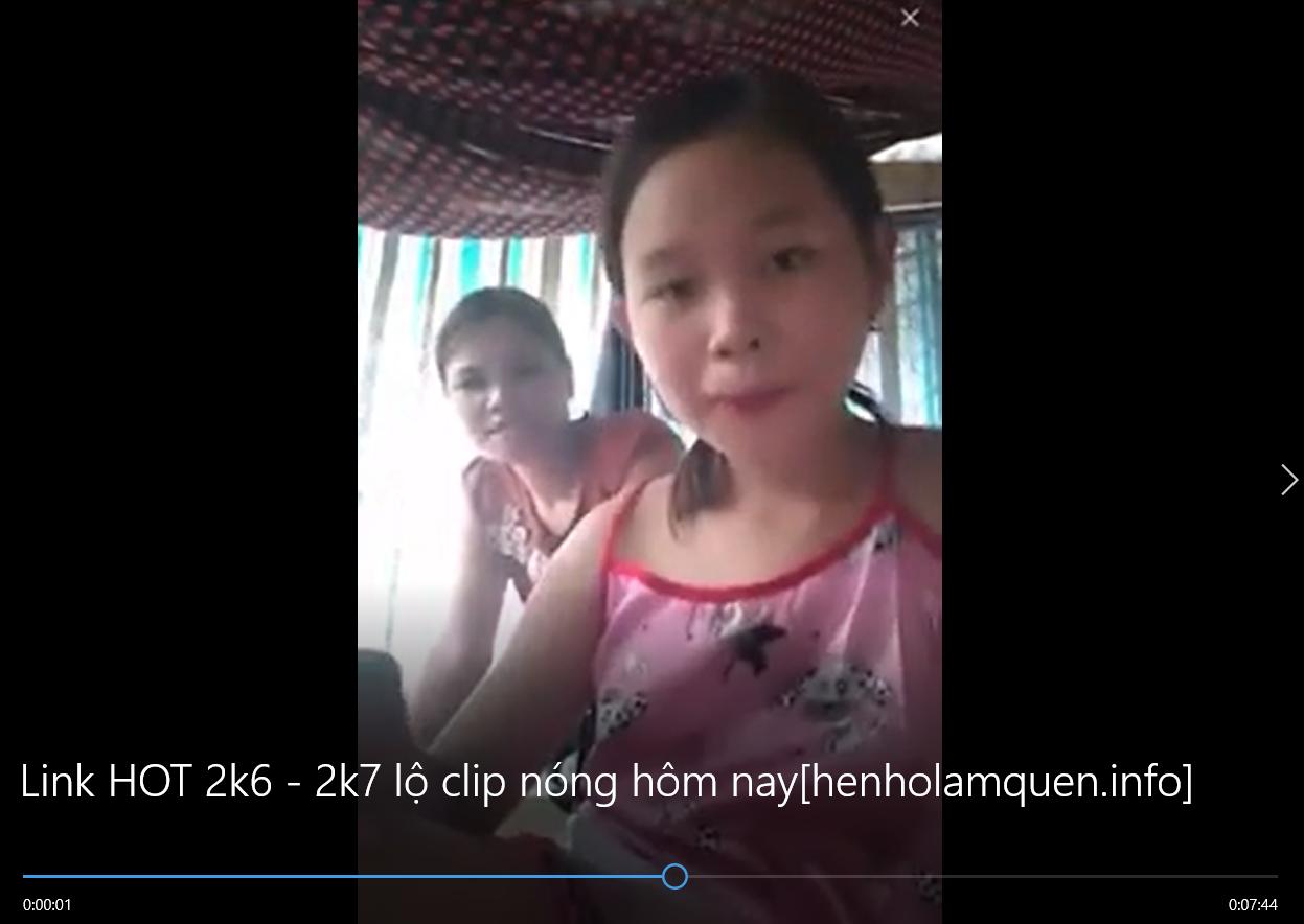 Bé 2k6 chấp hai thanh niên trong clip nóng sexy