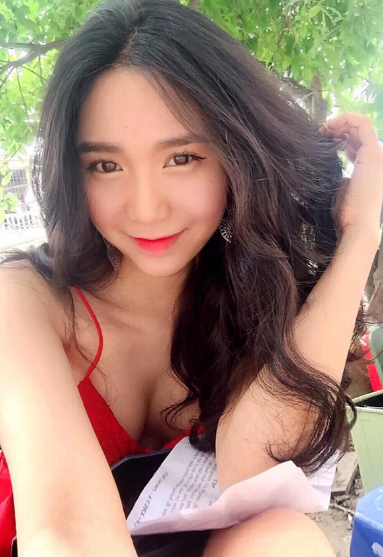 Clip nóng của hot girl Thanh Bi gây tranh cãi trên mạng xã hội