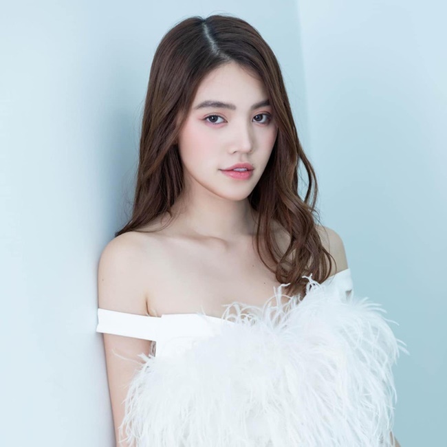 Jolie Nguyễn lộ clip nóng