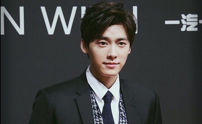 Lý Dịch Phong lộ clip nóng Ồn ào showbiz chấn động dư luận