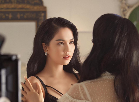 Ngọc Trinh lộ clip nóng Chân dung sự cố gây chấn động showbiz Việt