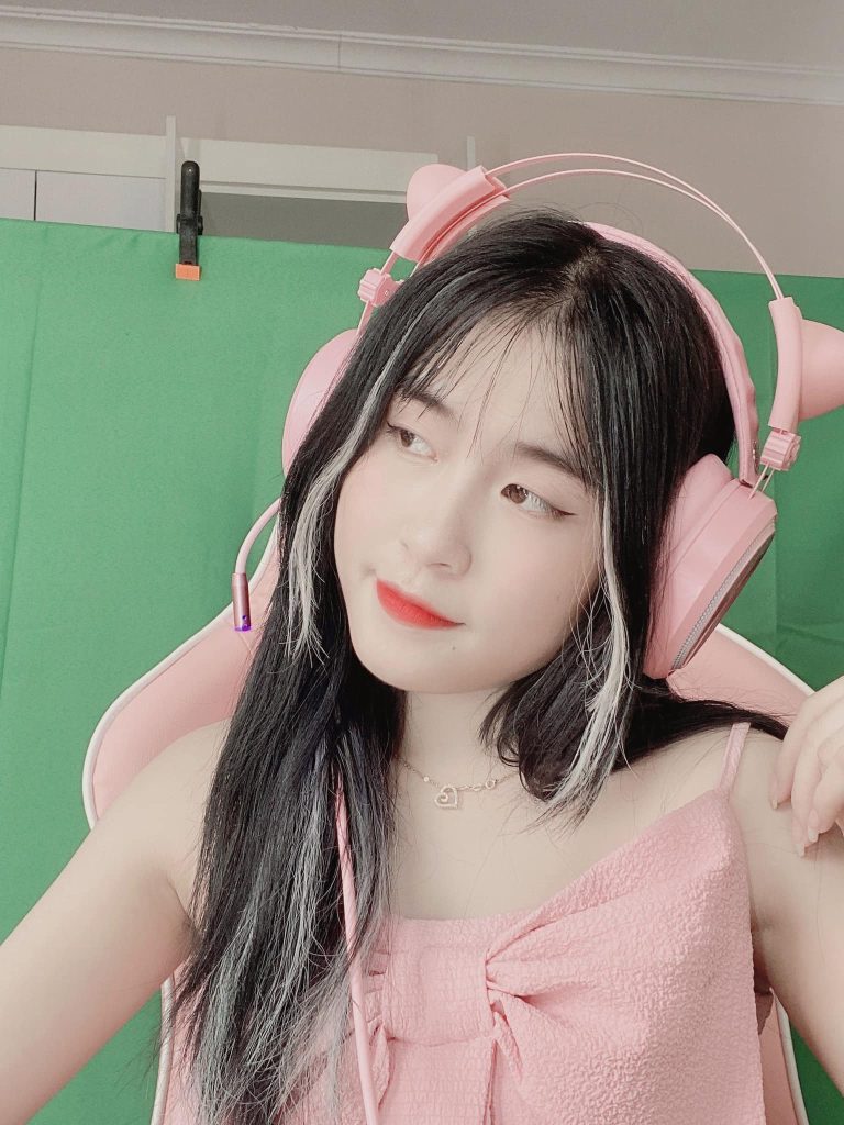 Streamer Ly Mặt Trời lộ clip nóng Sự việc gây chấn động mạng xã hội